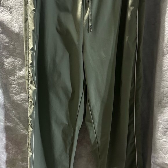 MARSH LANDING by Amanda Smith 2 Piece Jogger pant/zip Hoodie Size M Olive Green - Picture 7 of 10